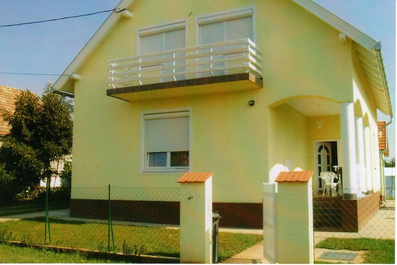 Ferienwohnung Nora Apartman Balatonfůzfő Exterior foto